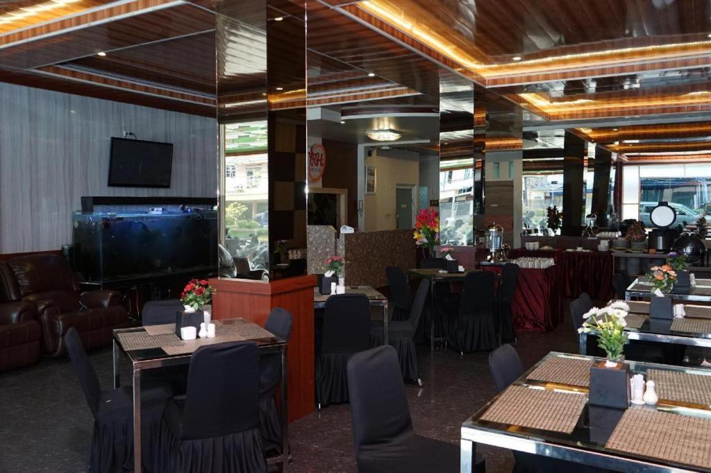 Ren'Z Hotel Bangka Island  Экстерьер фото