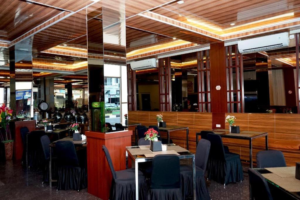 Ren'Z Hotel Bangka Island  Экстерьер фото